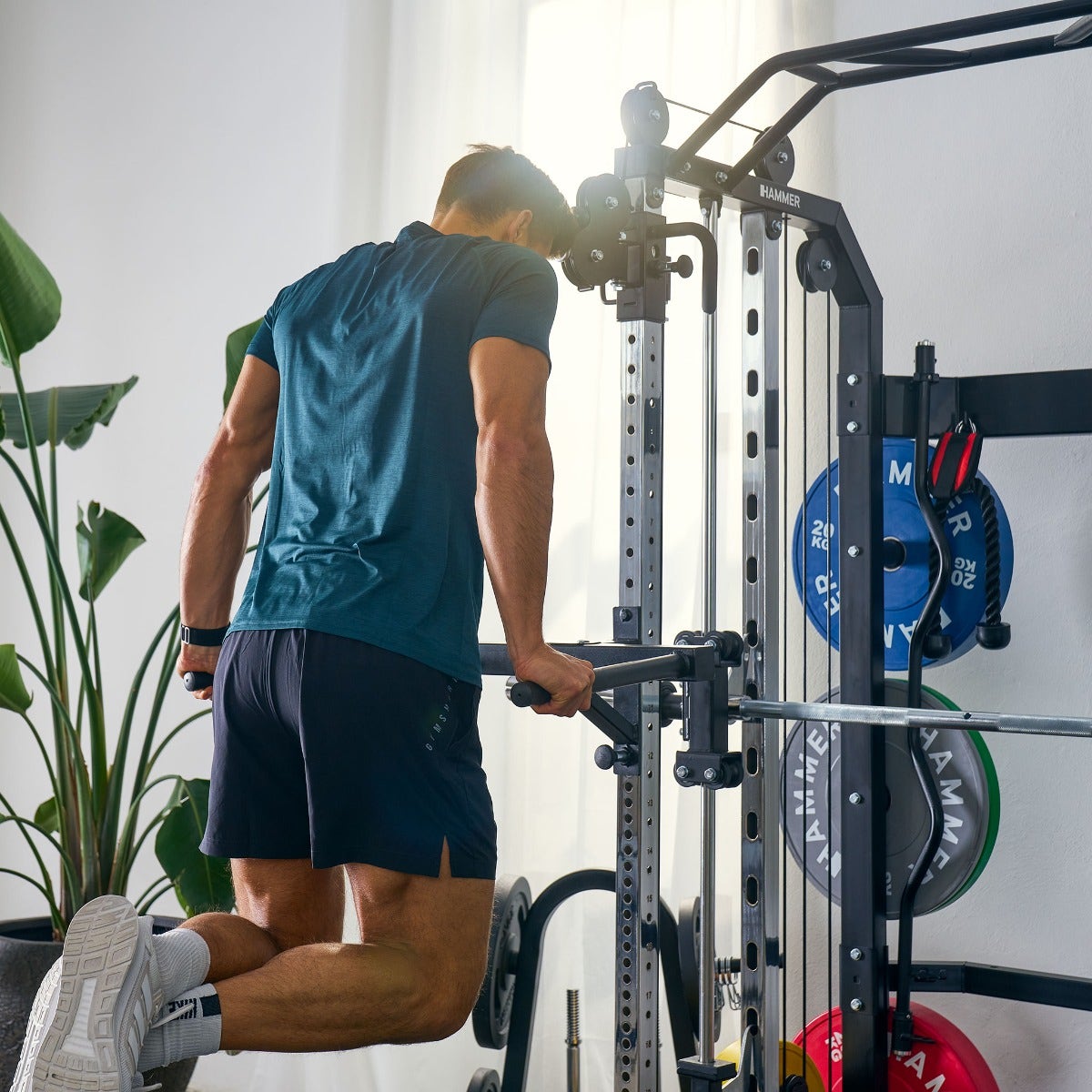 Dipy na bradlech věže HAMMER Autark Smith Machine Multi